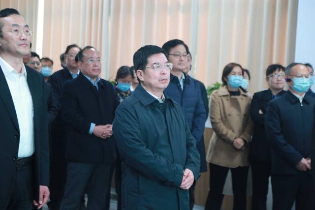 觀摩市中區(qū)中海生物微生物培養(yǎng)基、診斷試劑生產(chǎn)項(xiàng)目。